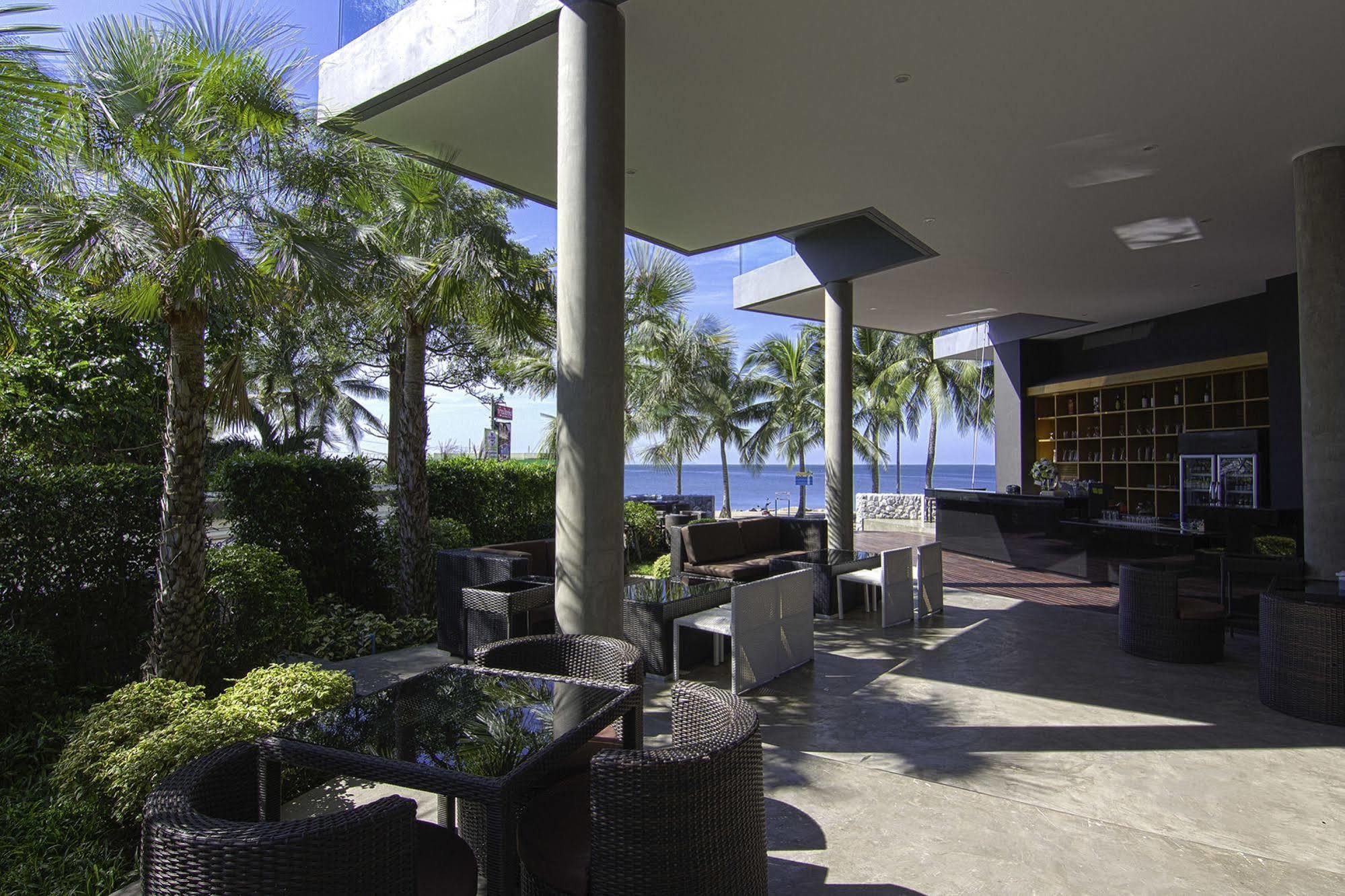 Kalm Bangsaen Hotel Екстериор снимка