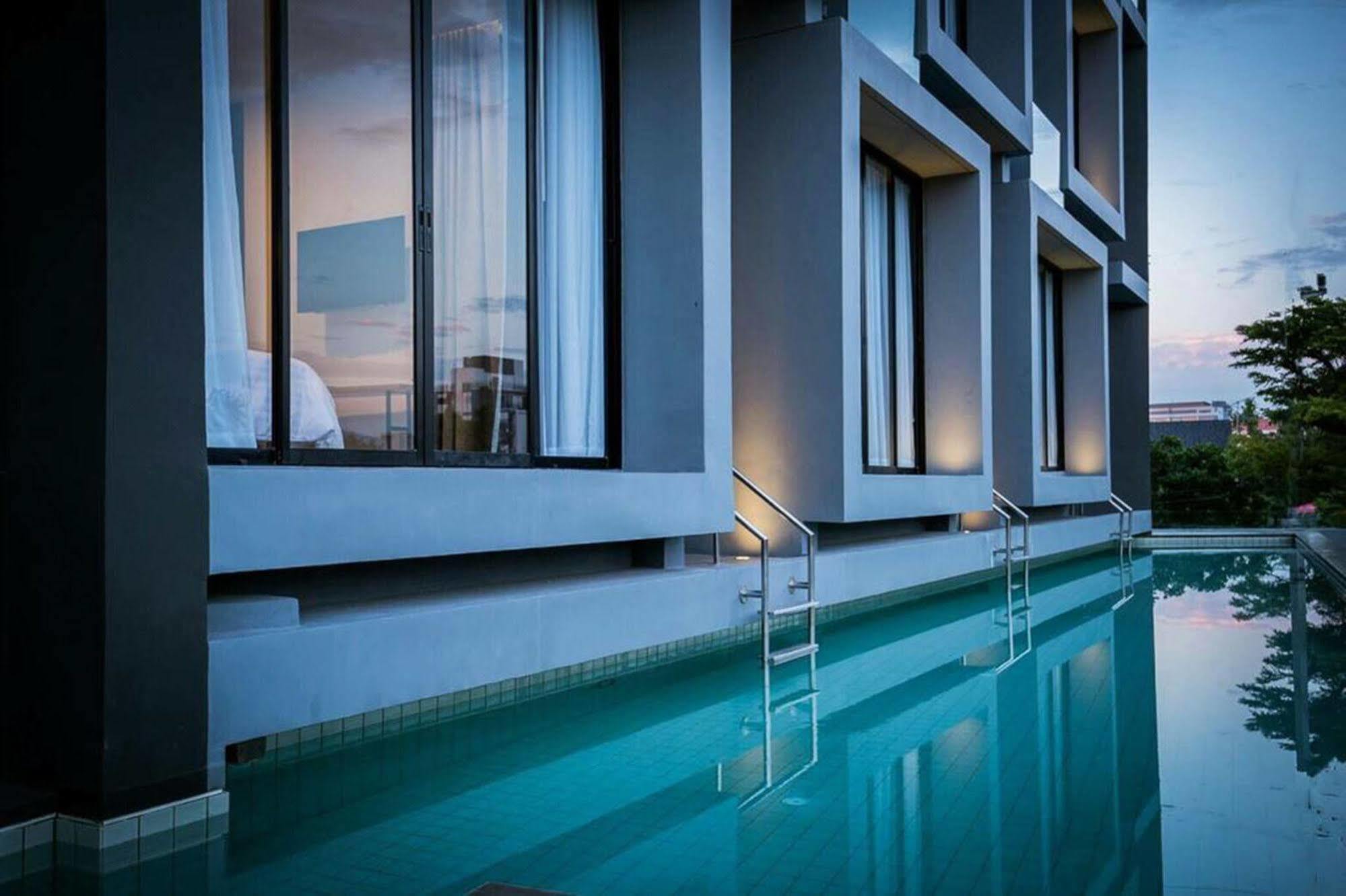 Kalm Bangsaen Hotel Екстериор снимка
