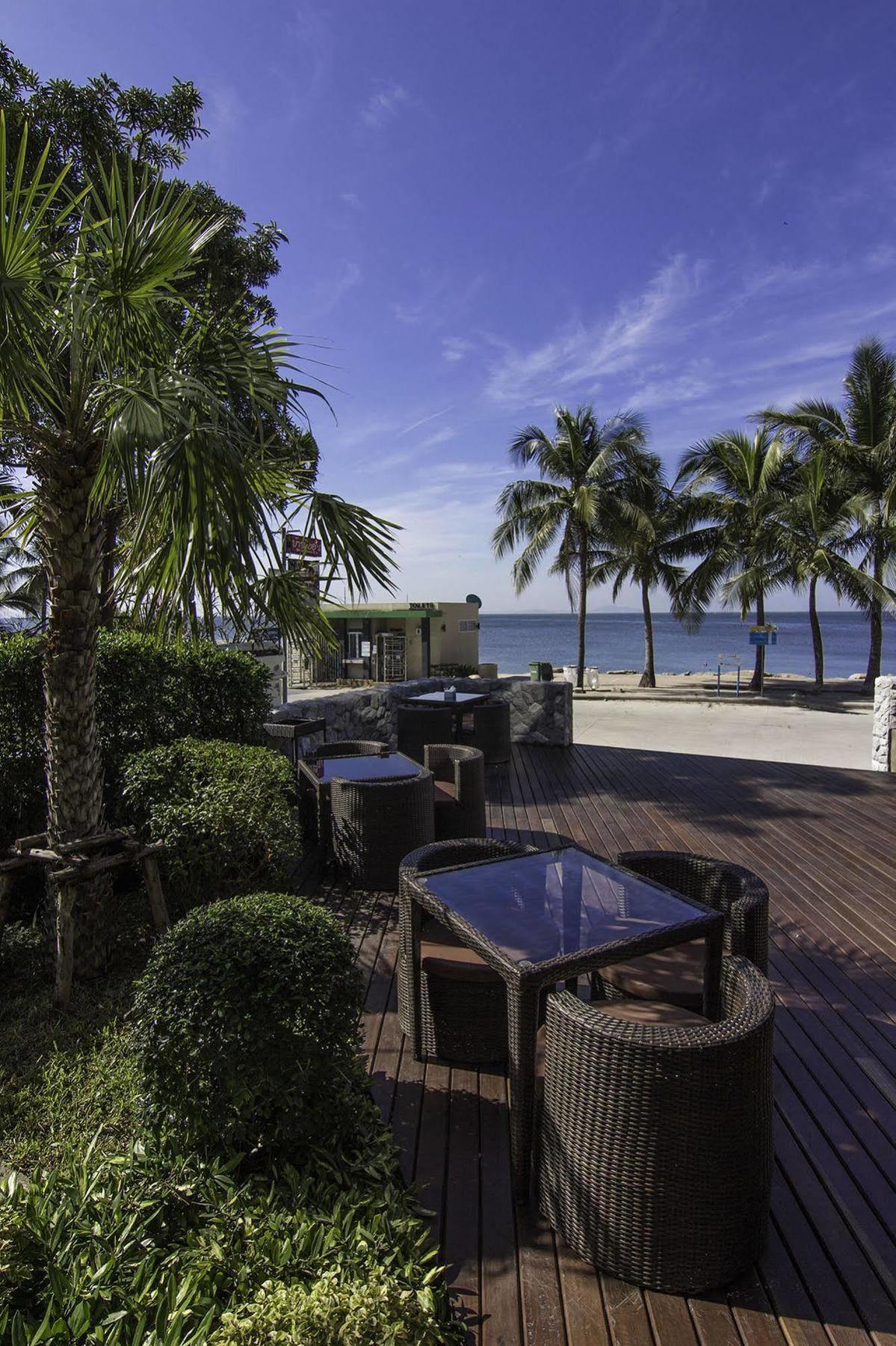 Kalm Bangsaen Hotel Екстериор снимка